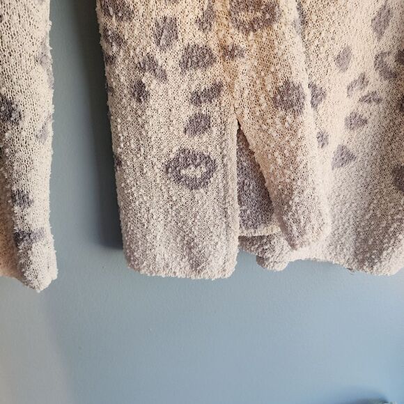 Knox Rose V-Neck Animal Print Sweater - Picture 3 of 9